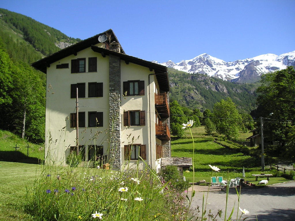 Mont Gele Hotel Ollomont ภายนอก รูปภาพ