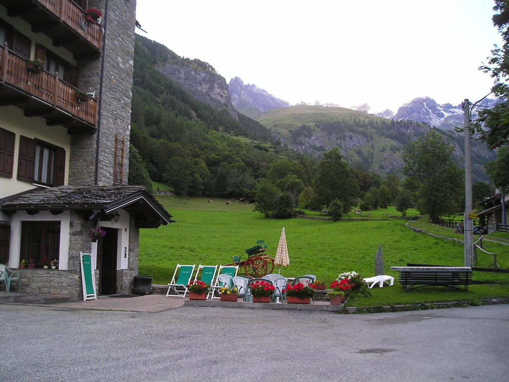 Mont Gele Hotel Ollomont ภายนอก รูปภาพ