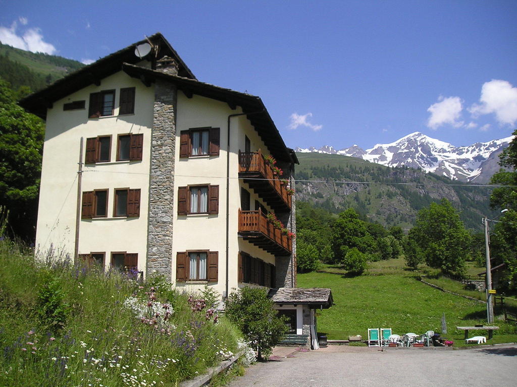 Mont Gele Hotel Ollomont ภายนอก รูปภาพ
