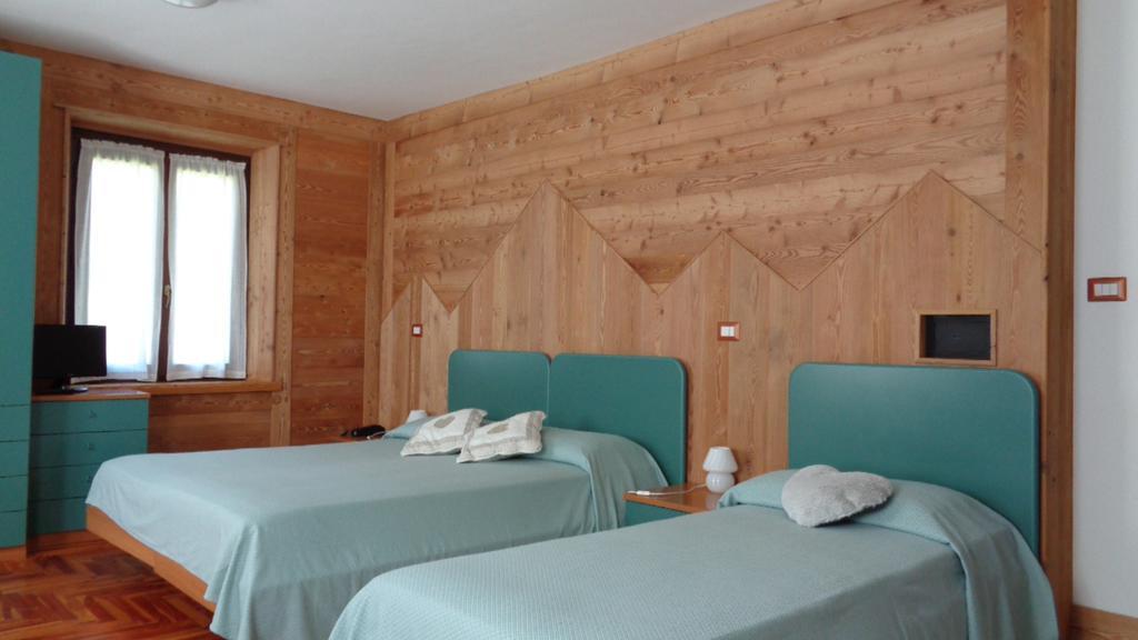 Mont Gele Hotel Ollomont ภายนอก รูปภาพ