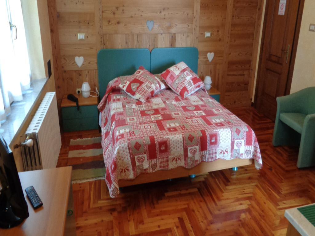 Mont Gele Hotel Ollomont ภายนอก รูปภาพ